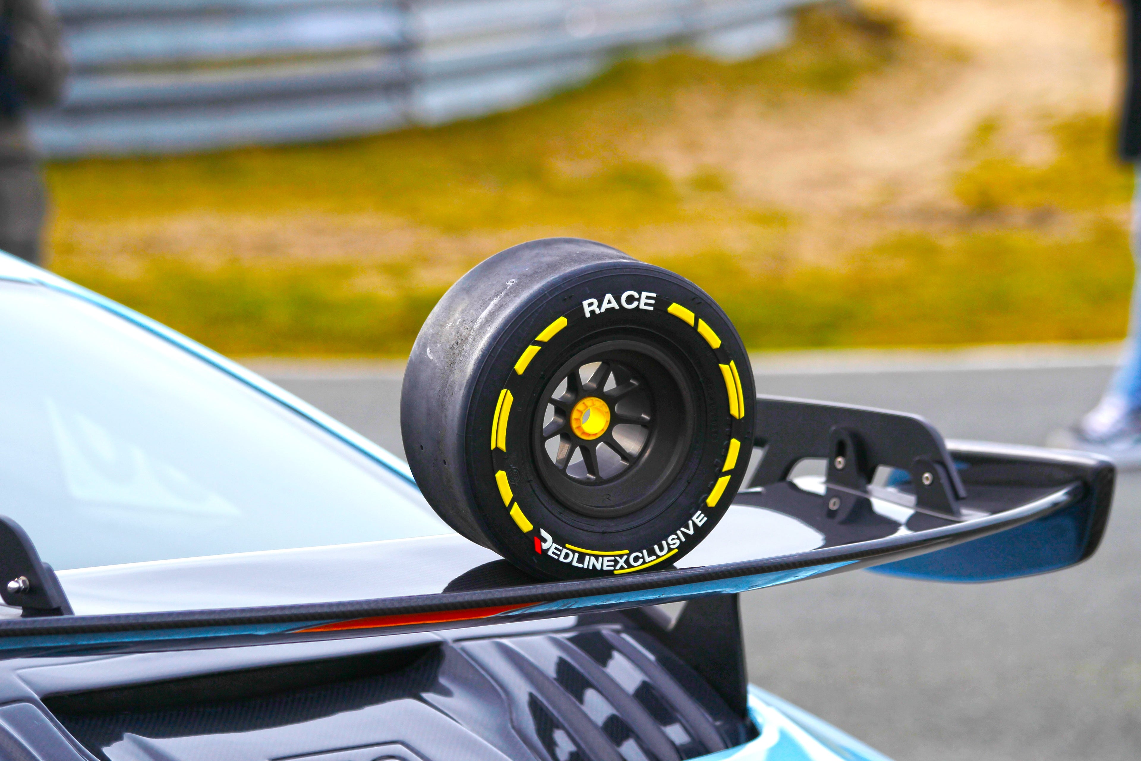 Mini Race Tyre Metallic Medium / Yellow