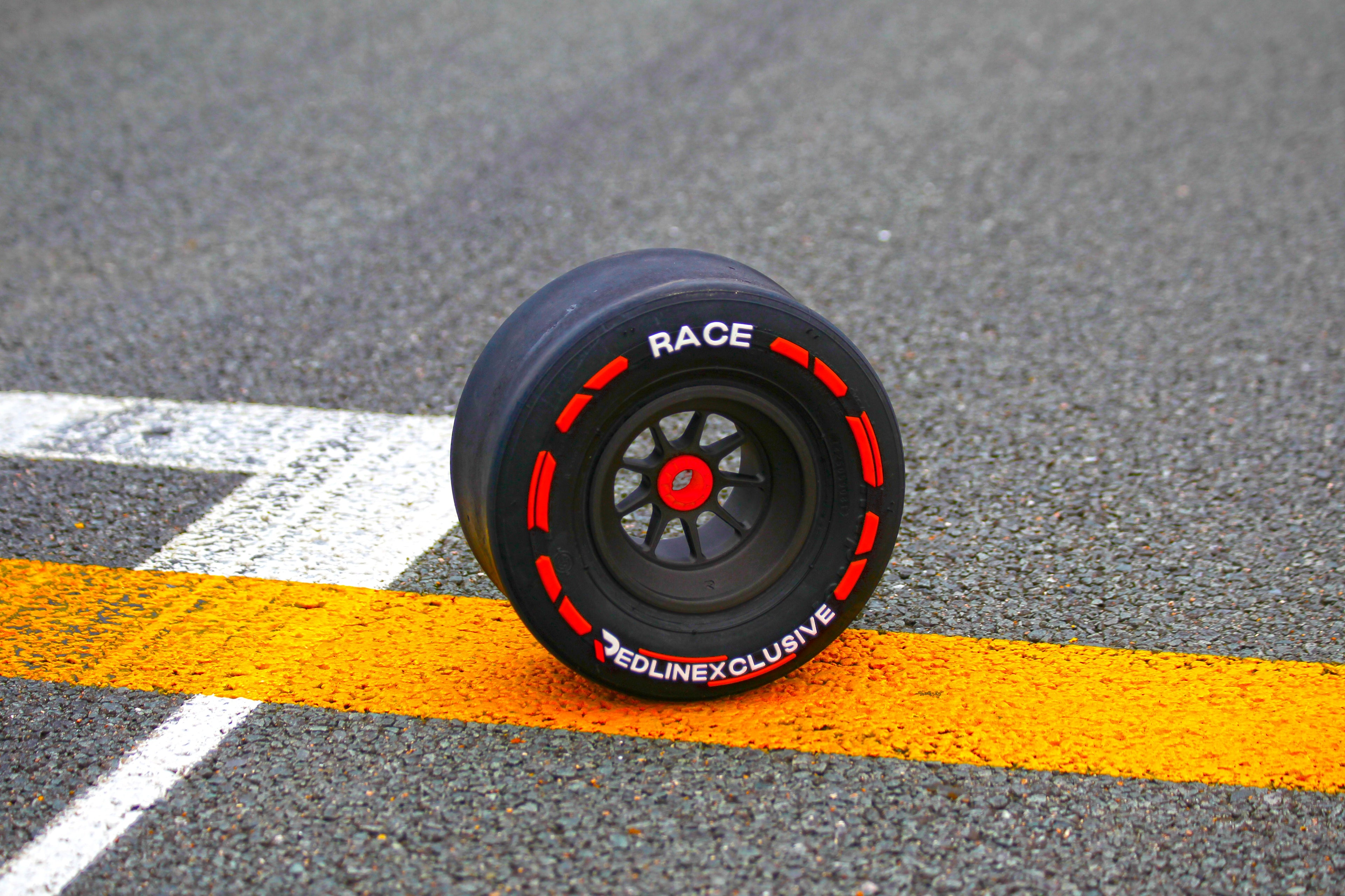 Mini Race Tyre Metallic Soft / Red